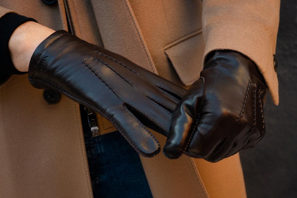 How to properly remove a leather glove