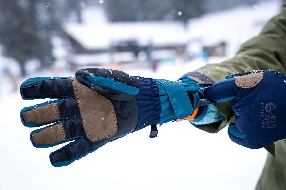 Pulling on glove with leather palm