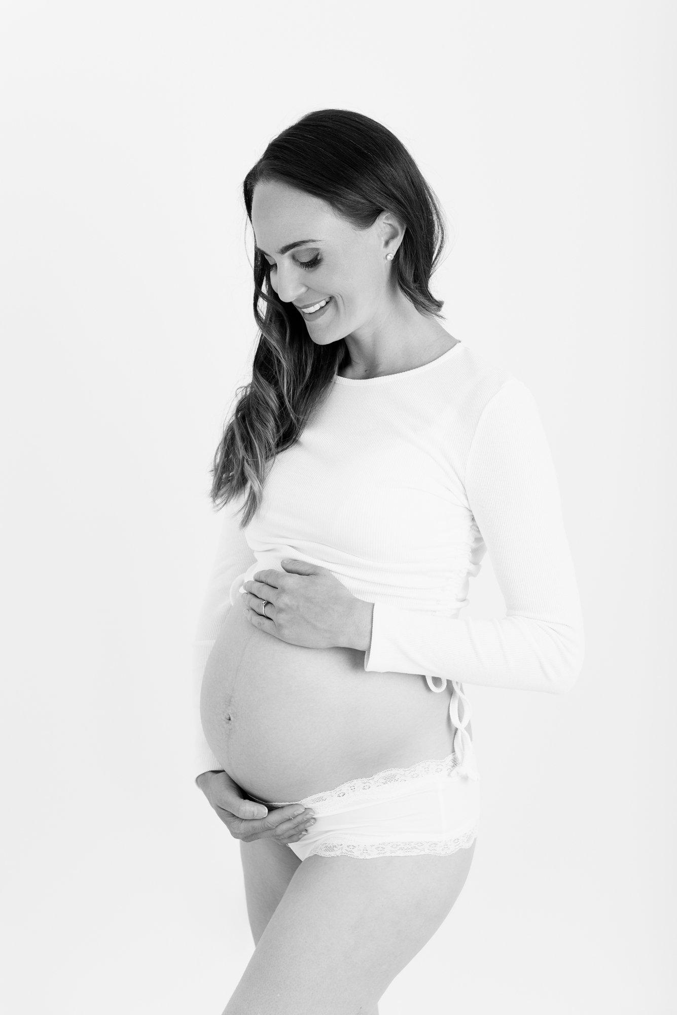 how far along should you be for maternity photos