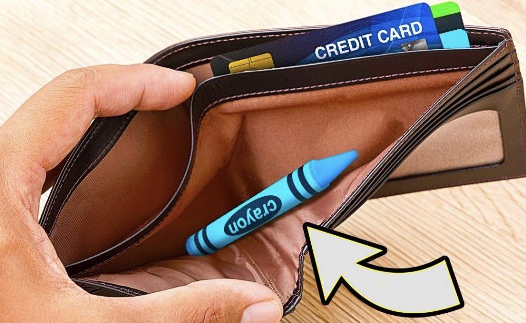 right way to put crayon inside wallet