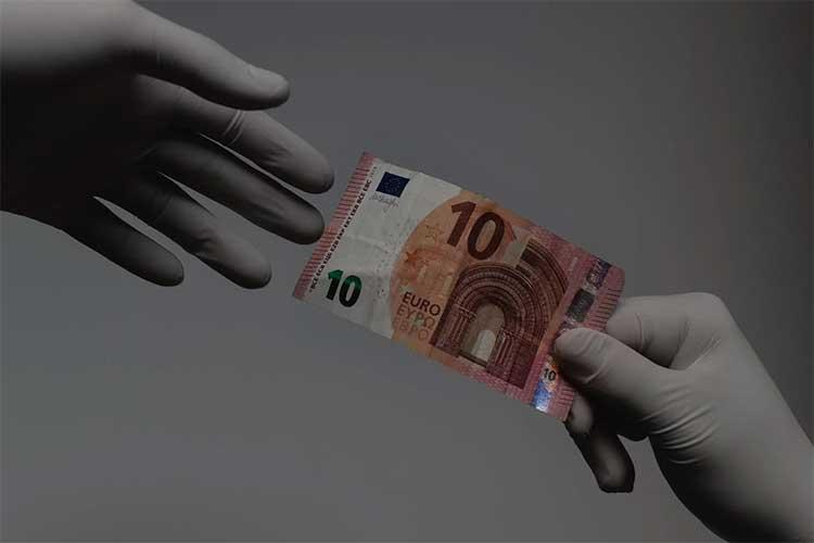 Although it may not be legally required, it is a best practice to change gloves after handling money