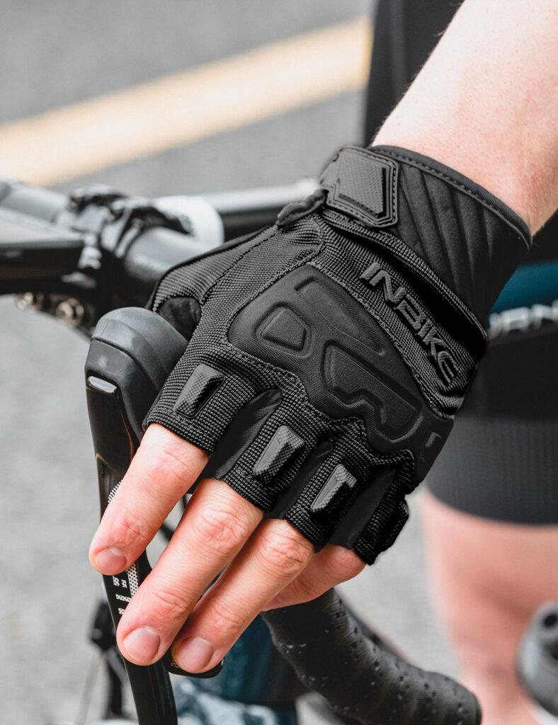 should cycling gloves be tihgt