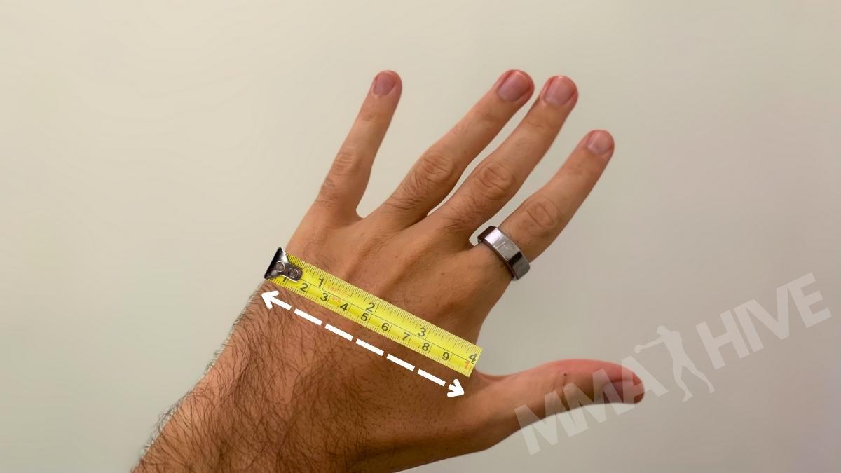 Measuring hand circumference with a tape measure