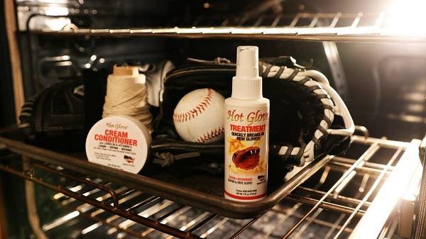 how to oil a baseball glove 3