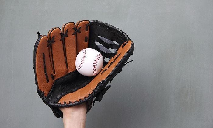 oiling-a-baseball-glove