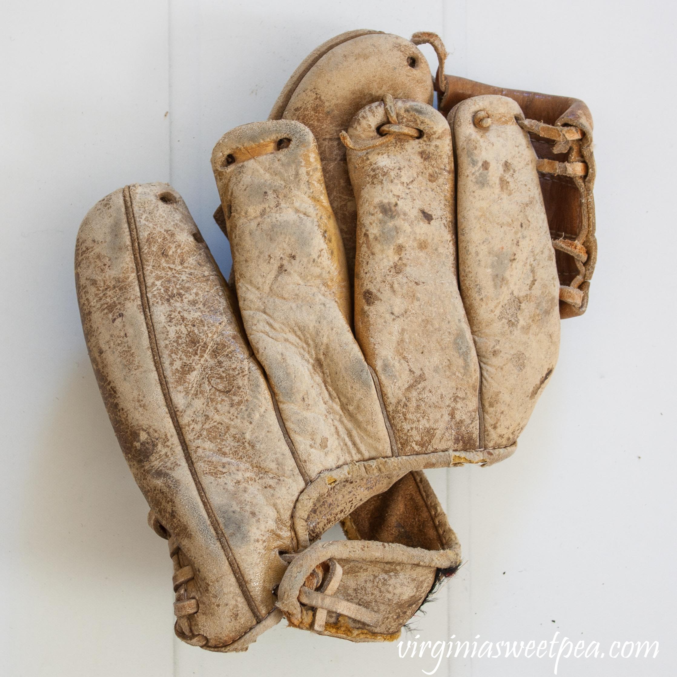 Vintage 1960-1970 Sears Model 1616 Leather Baseball Glove