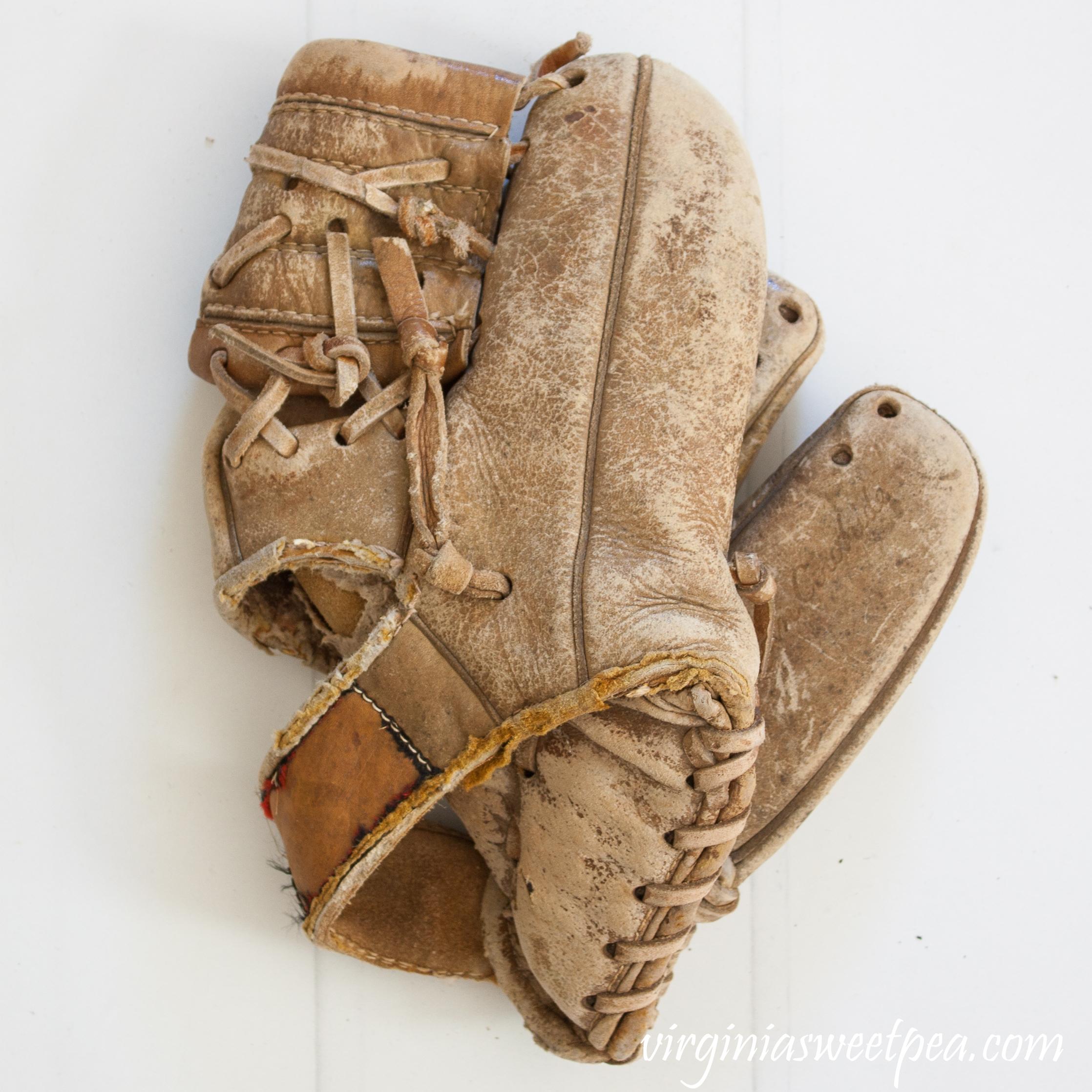 Vintage 1960-1970 Sears Model 1616 Leather Baseball Glove