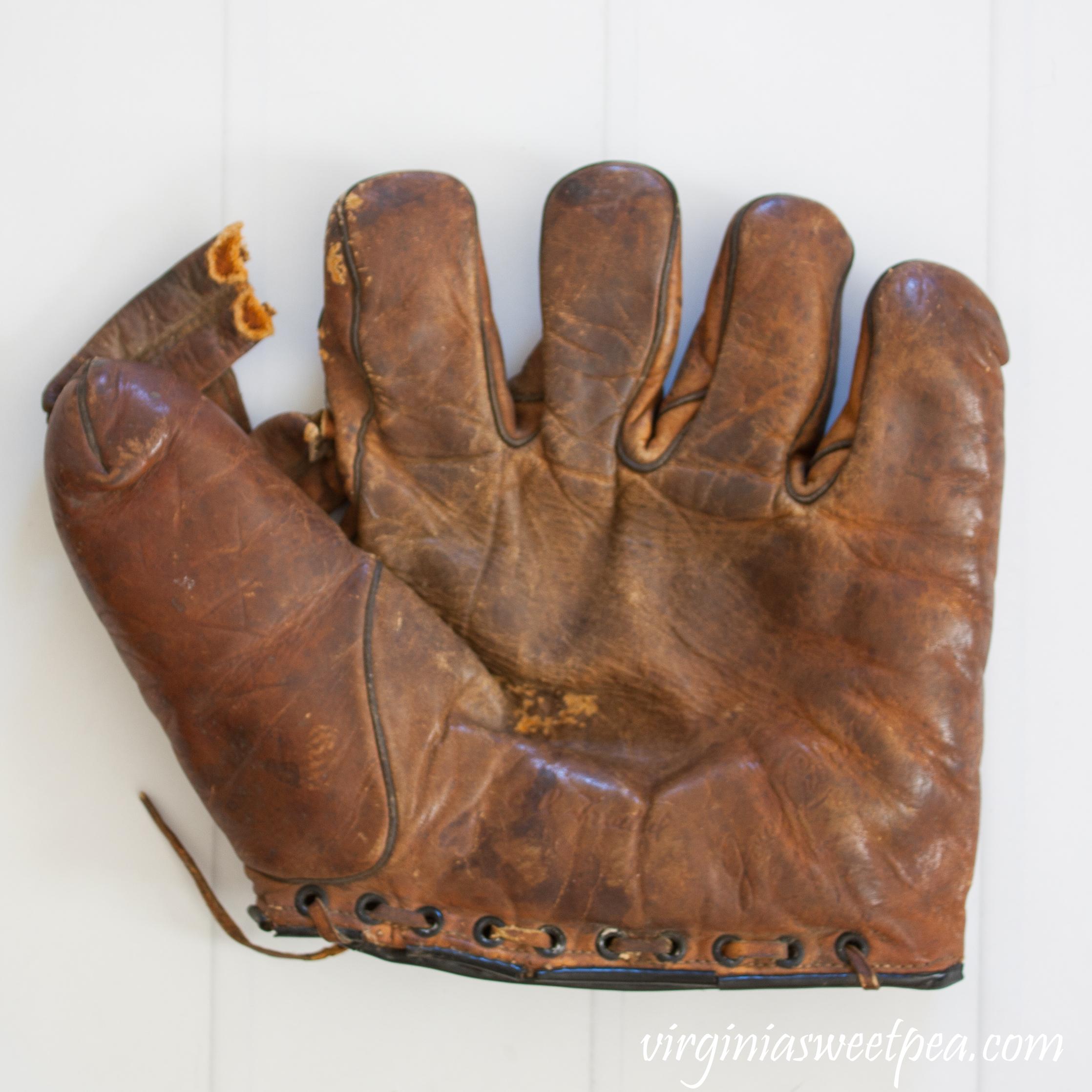 D&M Joe Cronin Baseball Glove