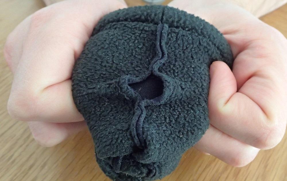 Stitch broken in the gloves - inside view