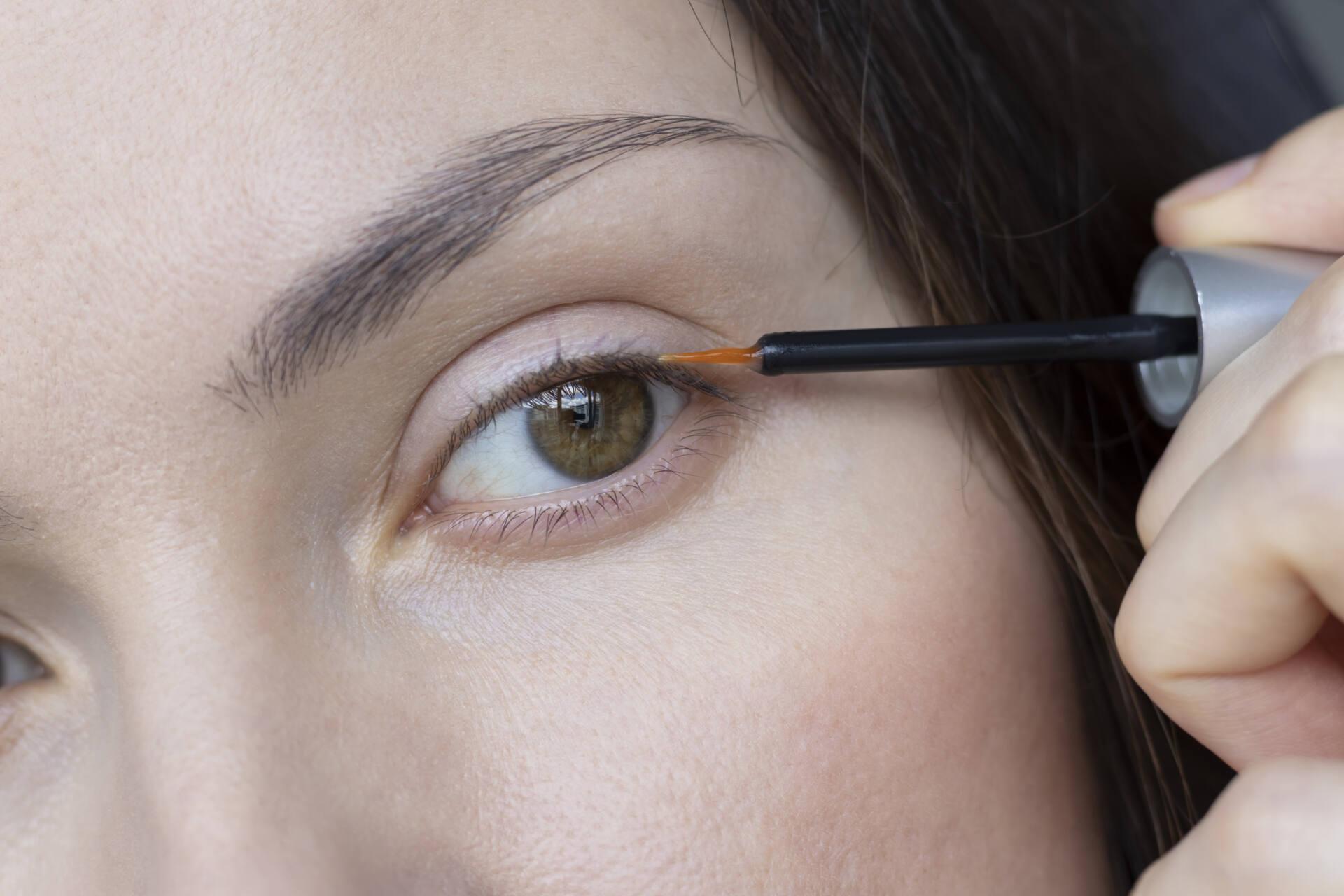 How Does Serum Work to Make Your Lashes Grow Longer?