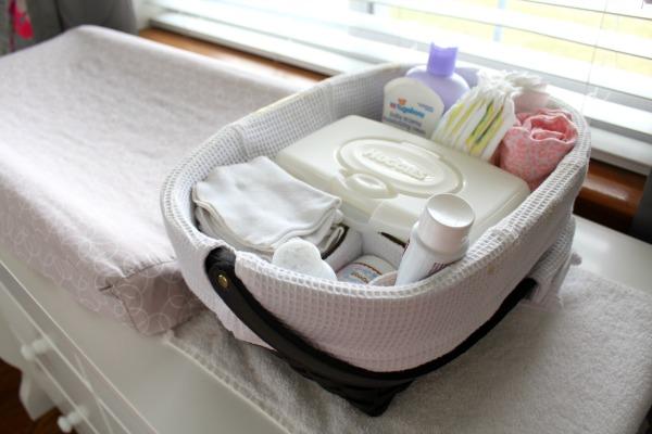 Diaper caddy organization: Create several organized diaper changing stations throughout your home to make newborn diaper changes postpartum a cinch. #diapercaddy #diaperchangingstation