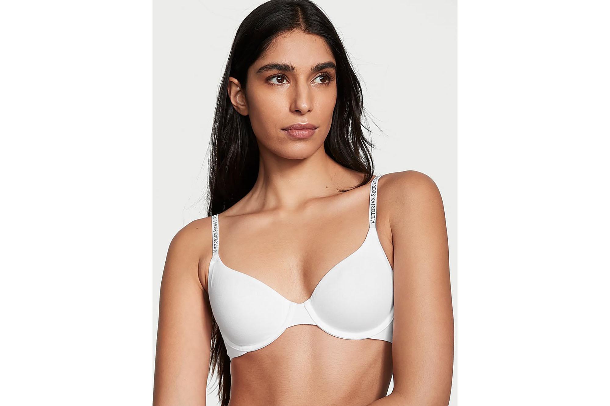 model wearing white full coverage bra