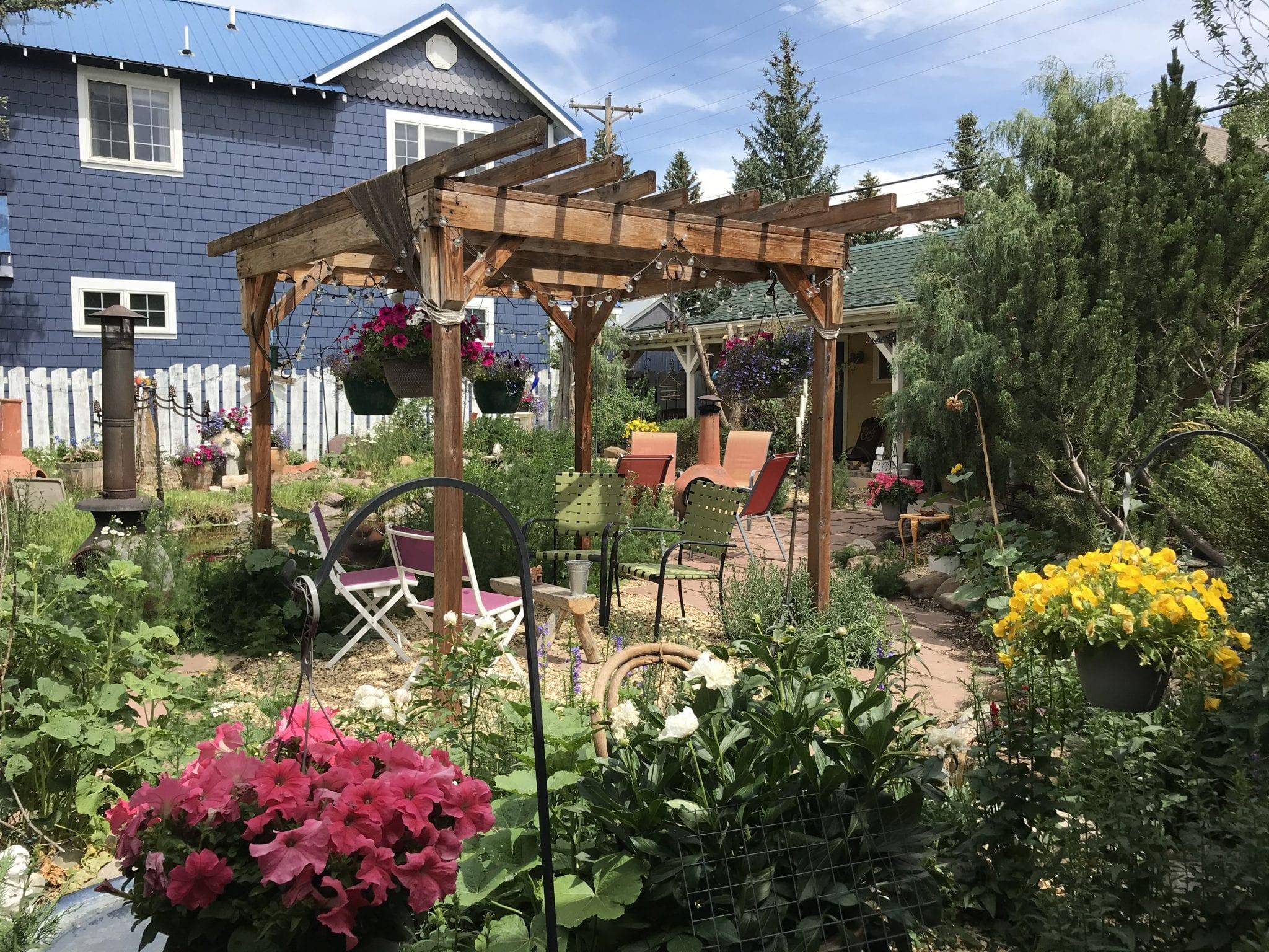 image of country courtyard inn