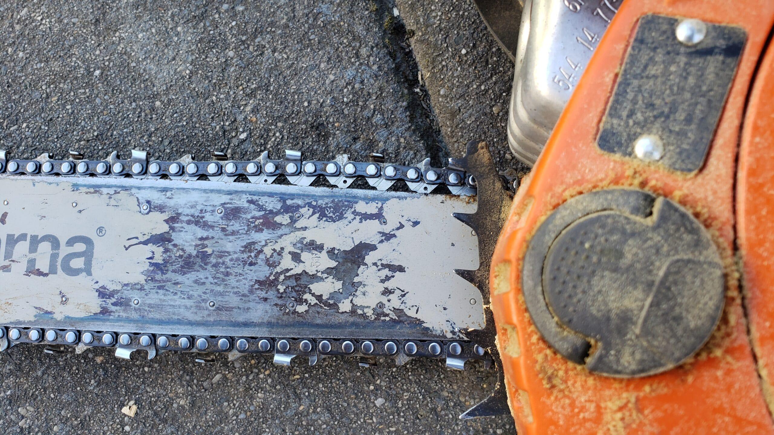 chain saw chain direction