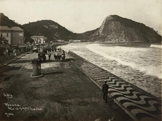 The History of the Copacabana Sidewalk: From Its Origin in Portugal to Burle Marx's Intervention - Image 3 of 6