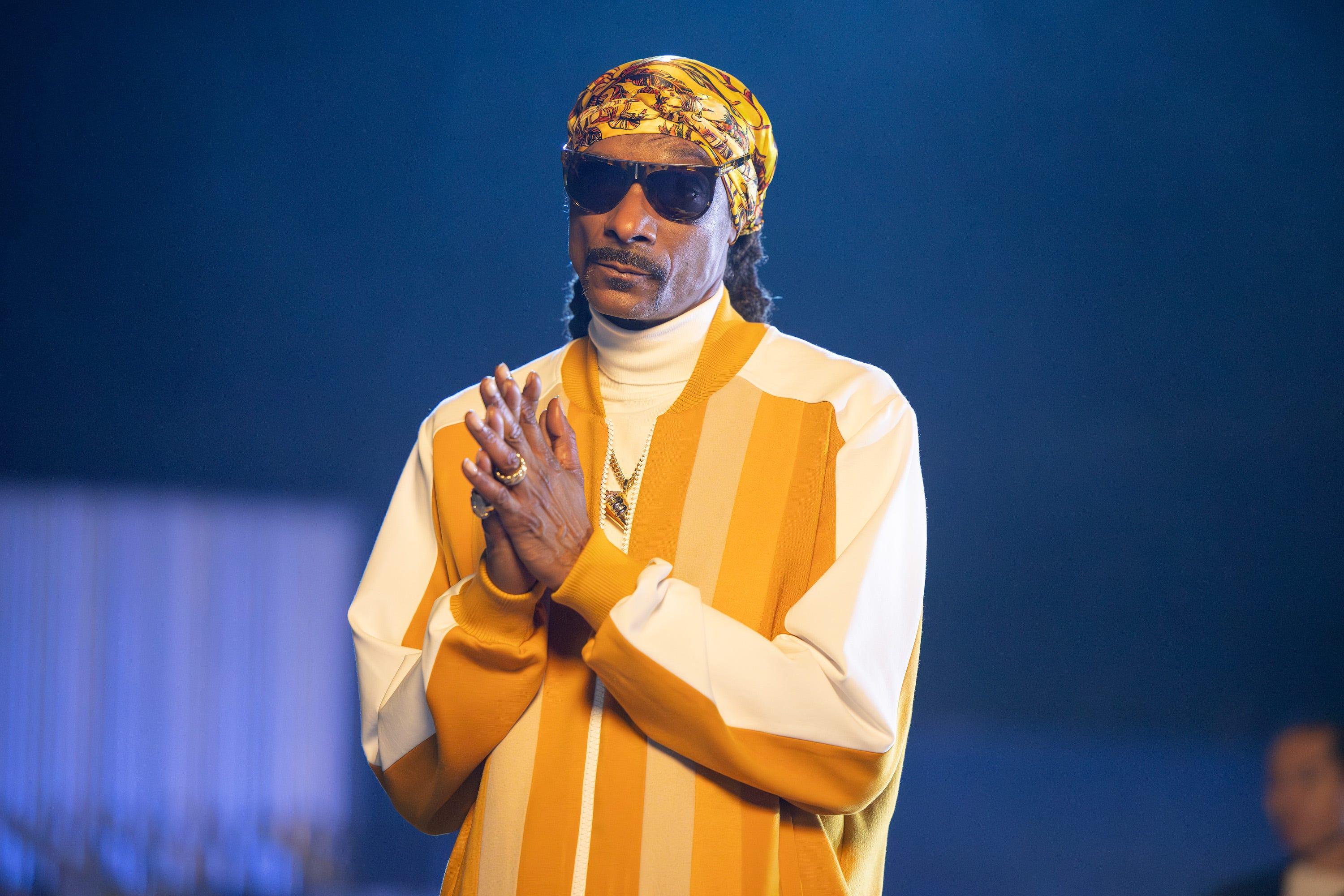 Snoop Dogg lays down a handful of verses about football for the anthem.