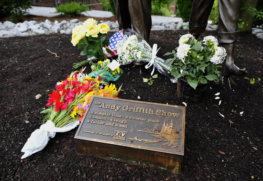 Andy Griffith mourners place flowers and other heartfelt tributes