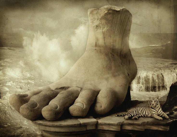 Colossus-of-Rhodes-foot