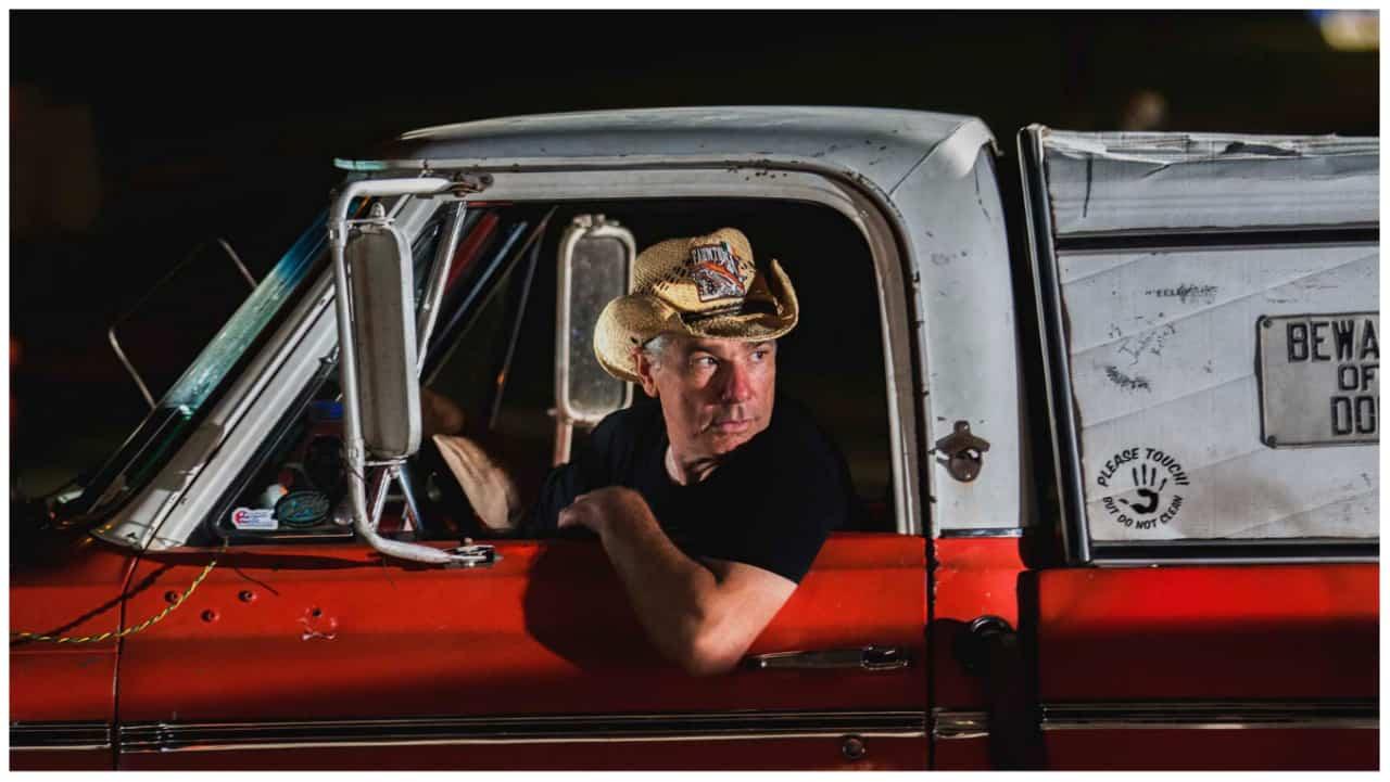 Farmtruck with his car