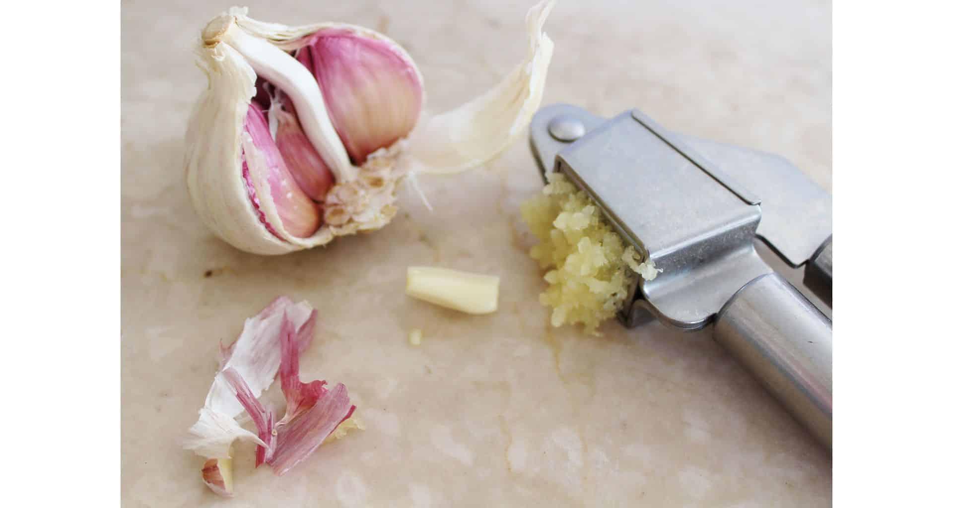 Garlic contains large amounts of polysaccharides