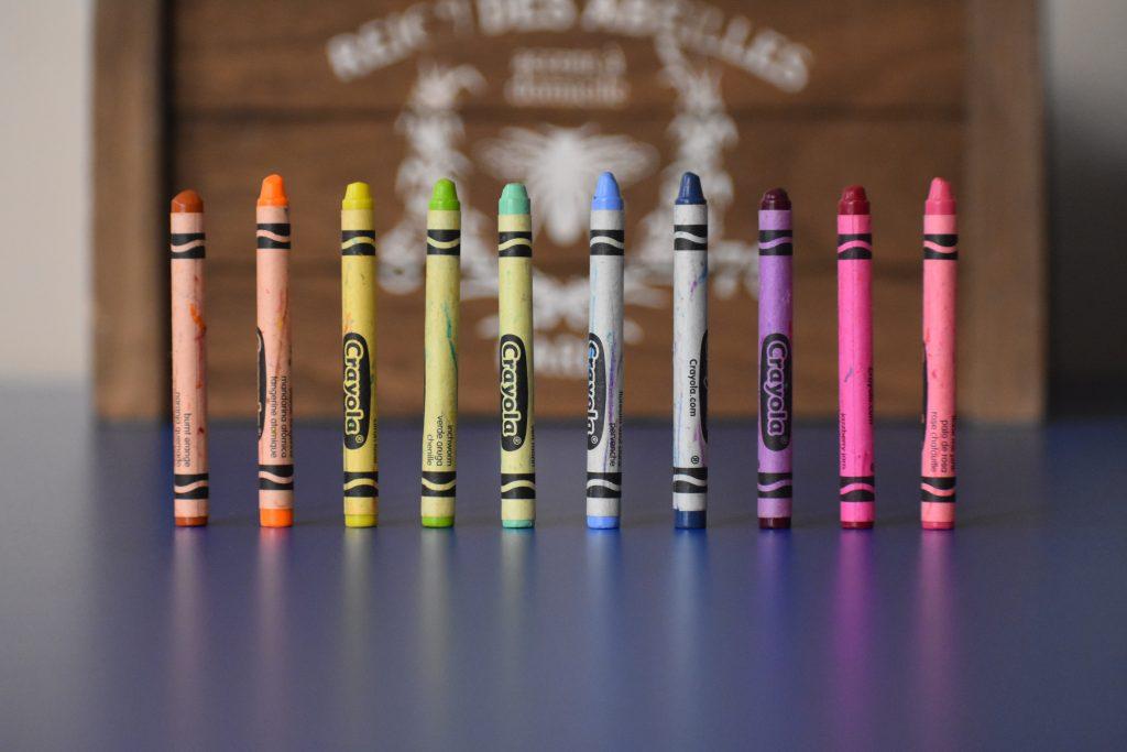 Crayola Crayons in the wallet life hack