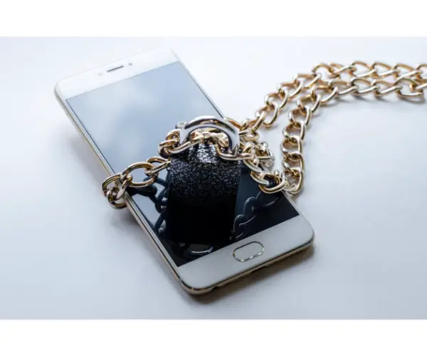 144836555_m chain phone (1)