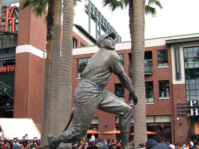 A statue in San Francisco dedicated to Hall of Fame Gold Glove Centerfielder, Willie Mays