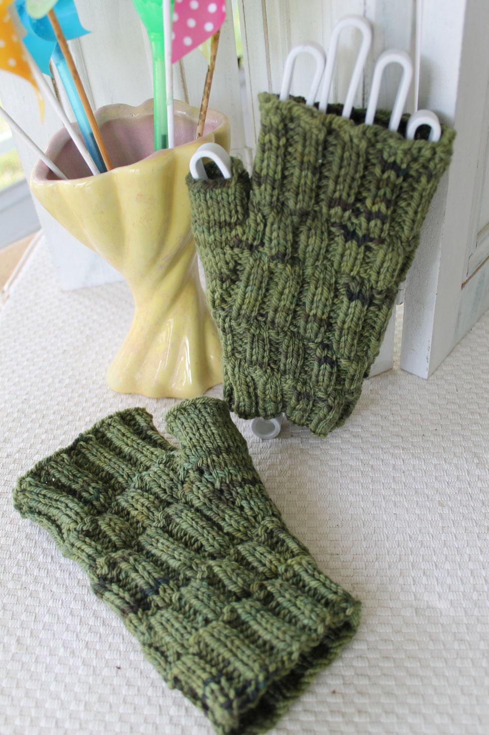 Cobblestone Lane Mitts