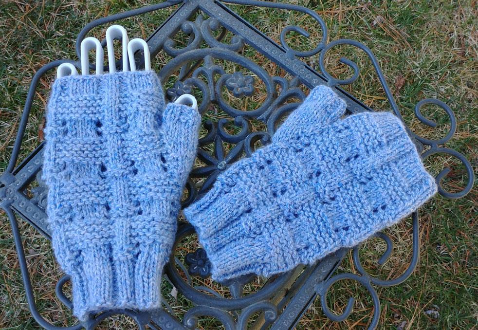 Island Crossing Mitts