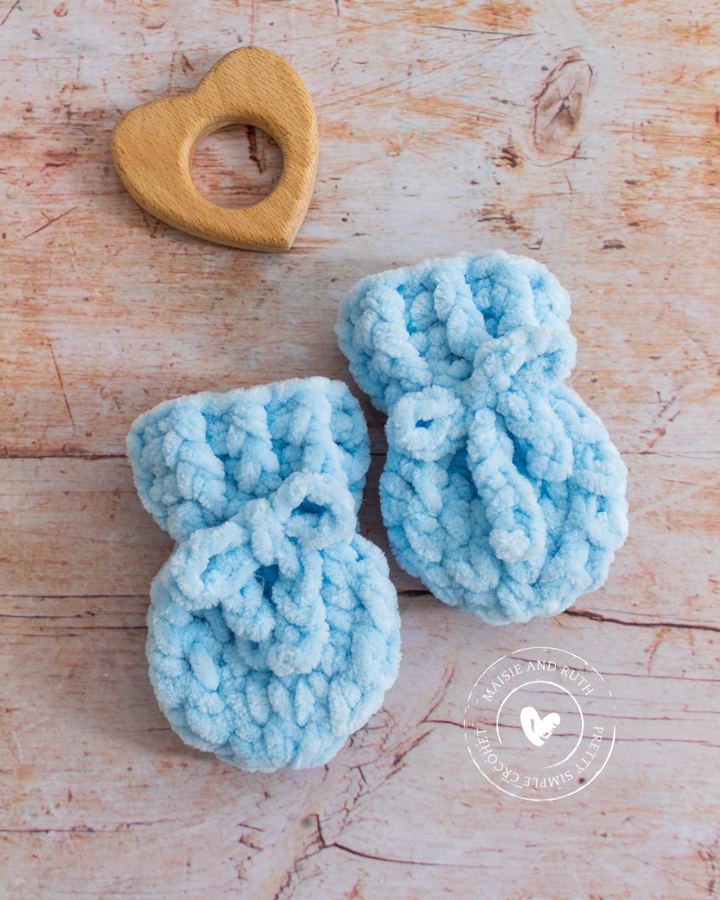 Baby Mitts in blue