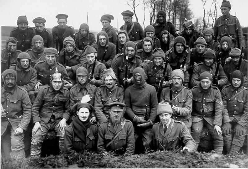 Trench raiders of the 18th Kings Liverpool at Wailly, Arras April 18, 1916.