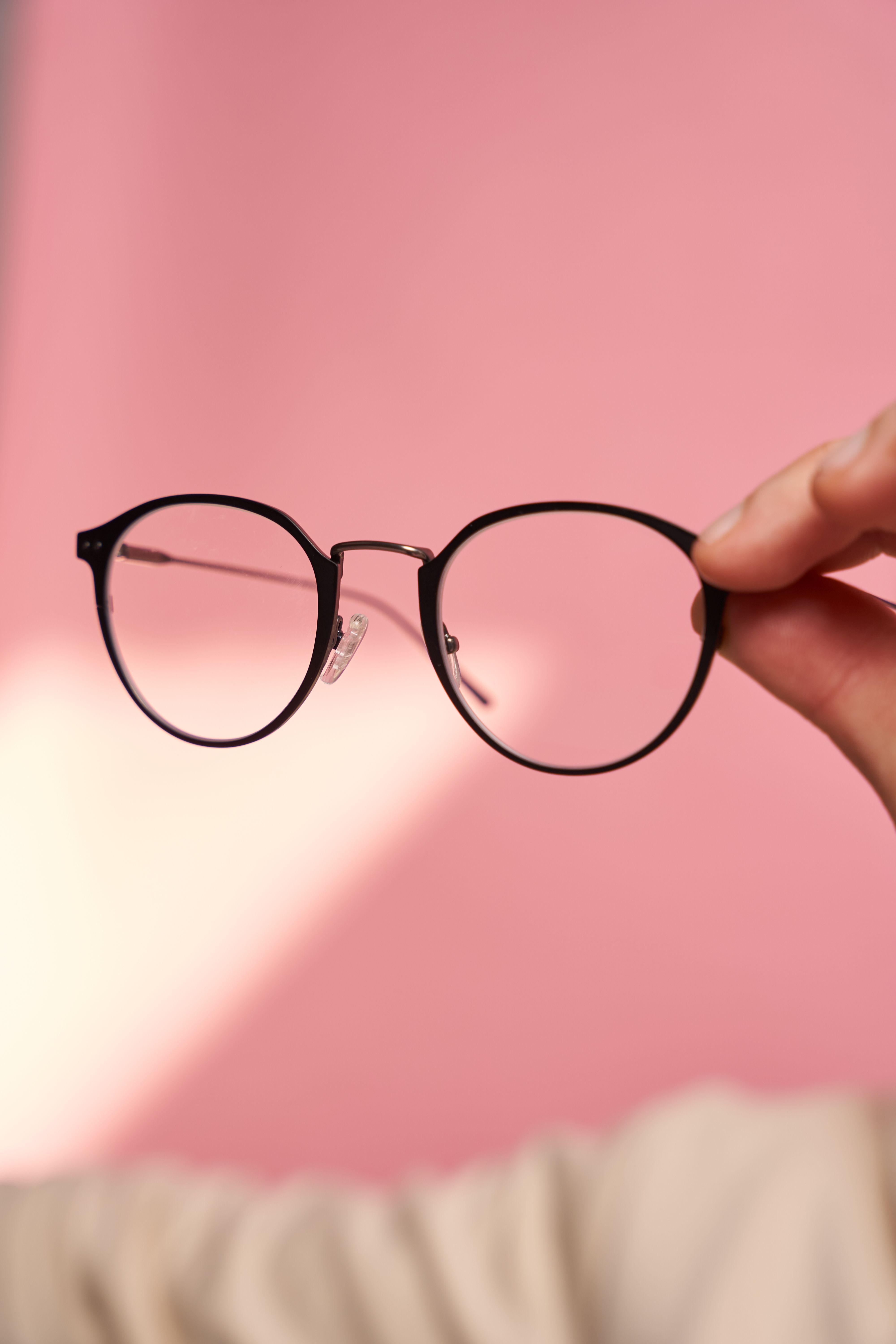 How to Remove Scratches from Glasses: A Step-by-Step Guide