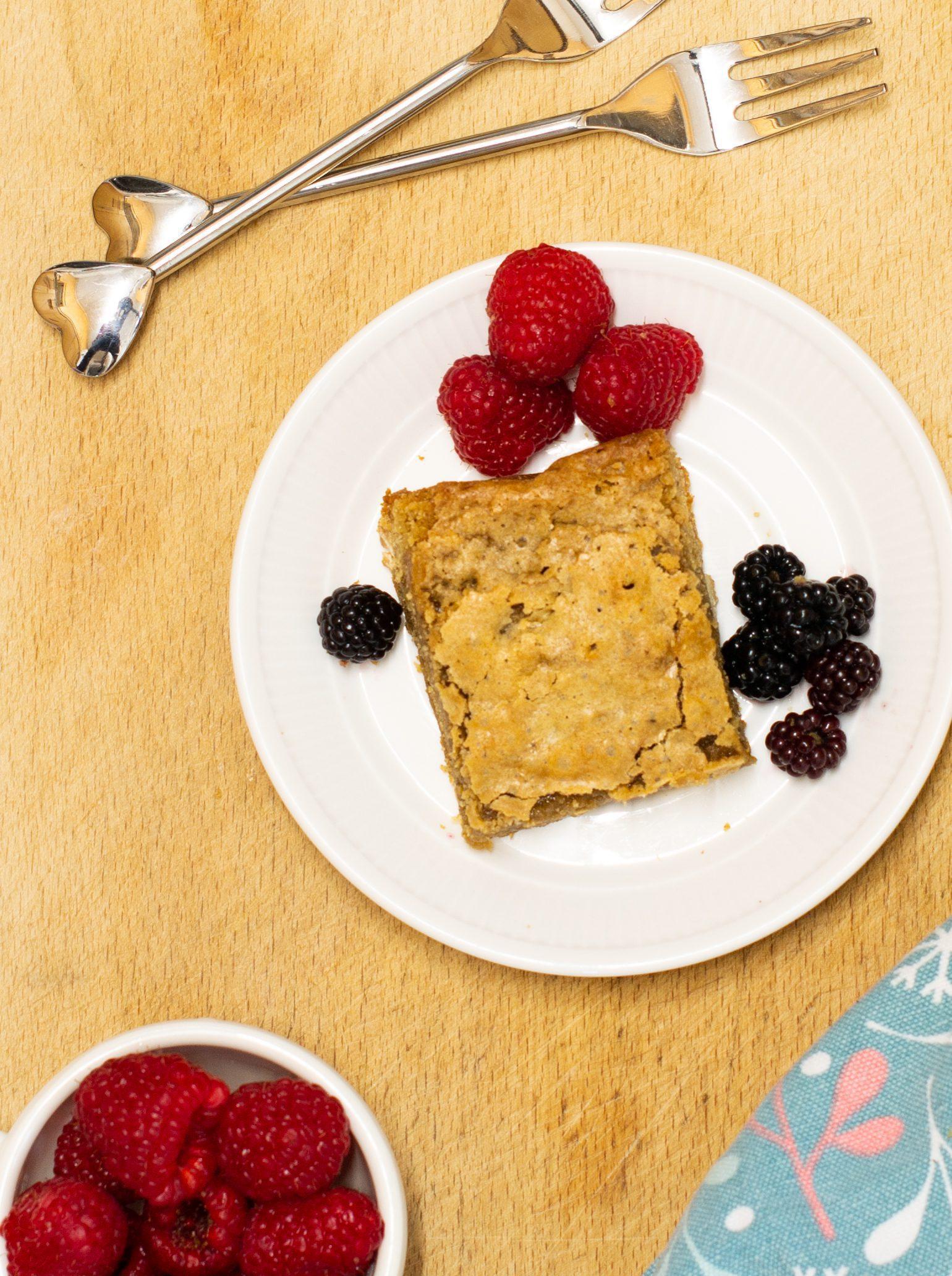 Three espresso blondies with ribbon and Two Chimps Coffee mug