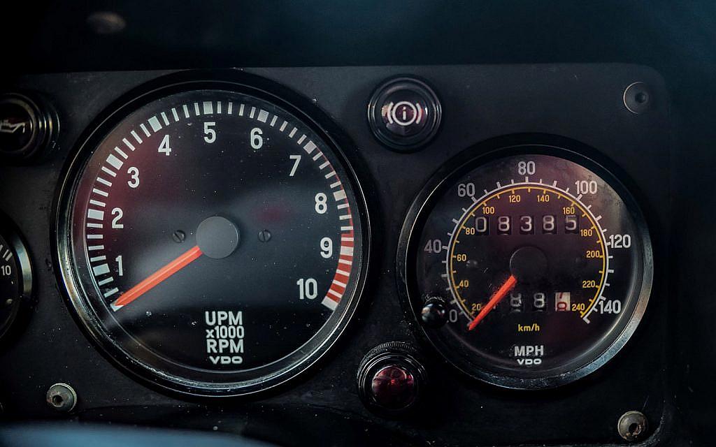 RPM tachometer and what does it tell