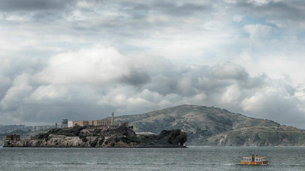 alcatraz island view from the distance