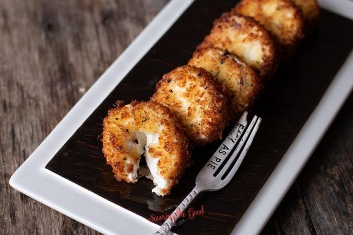 6 rounds of fried goat cheese on a serving plater