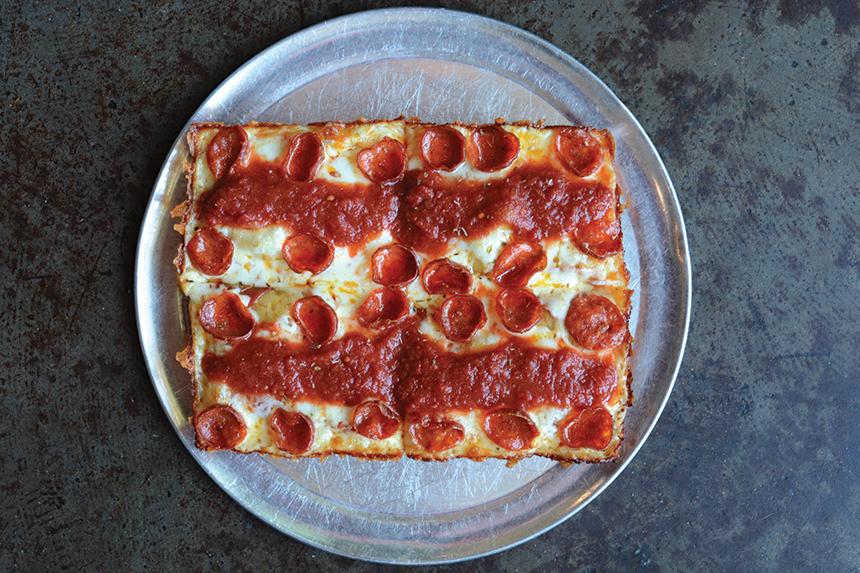 pepperoni pizza, via 313, austin, tx, detroit-style pizza, red top, detroit pizza