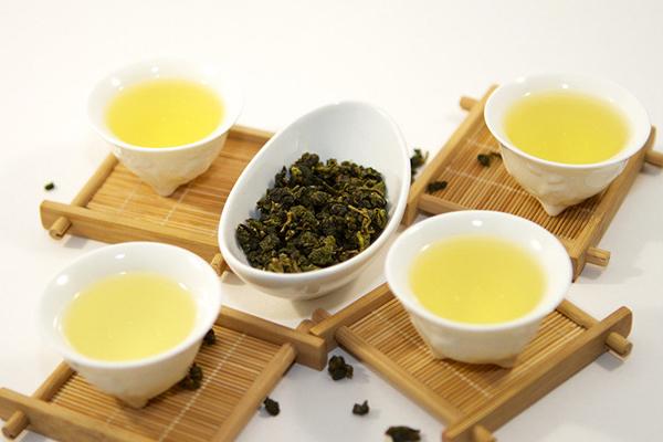 Vietnamese Oolong tea with yellow color