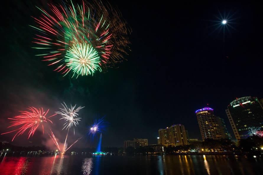 4th of July in Orlando: image of fireworks bursting over Lake Eola in downtown Orlando