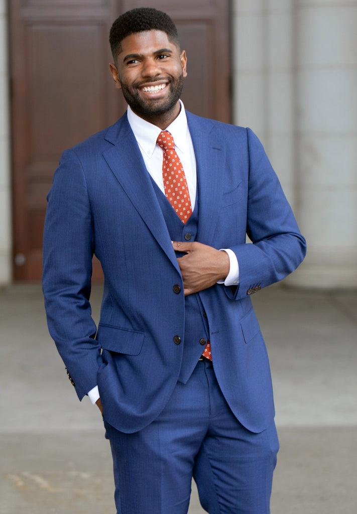 How long should a tie be when wearing a suit