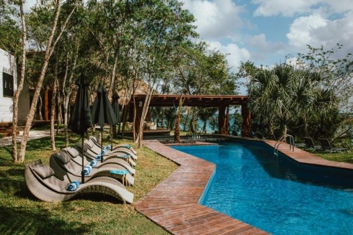 Lagoon hut at La Albarina in Bacalar