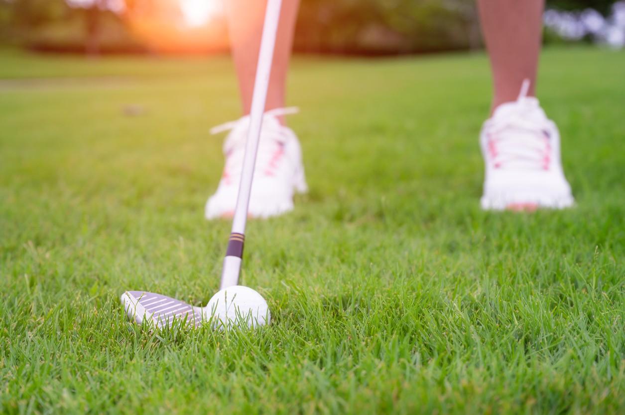 golf-wedge-on-turf