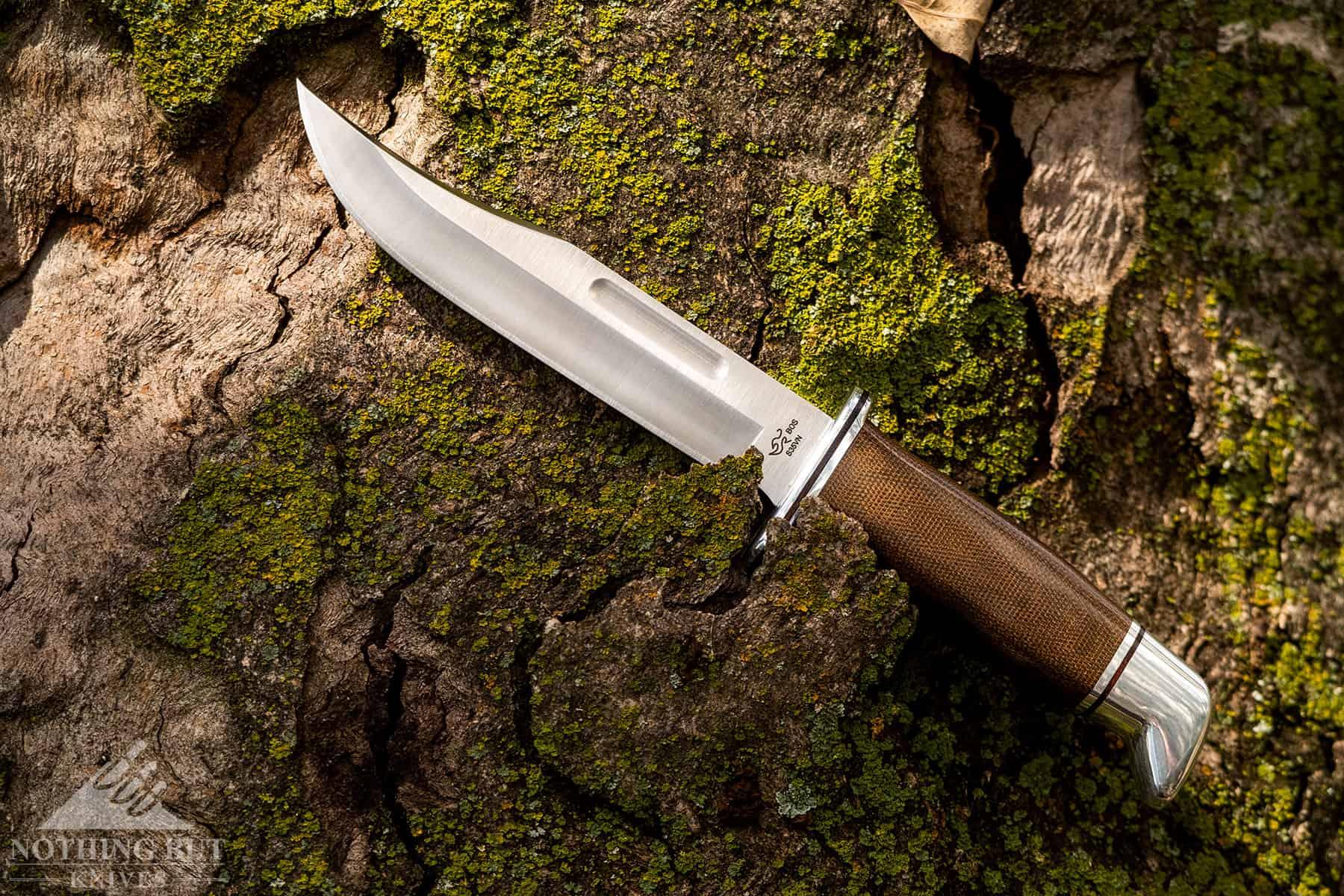 The Special Pro version of the Buck 119 is made of upgraded materials. It has an S35Vn steel blade and a canvas Micarta handle