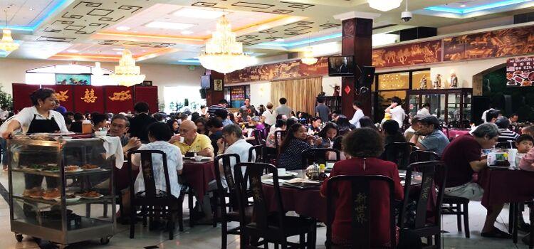 chinese restaurant full of customer