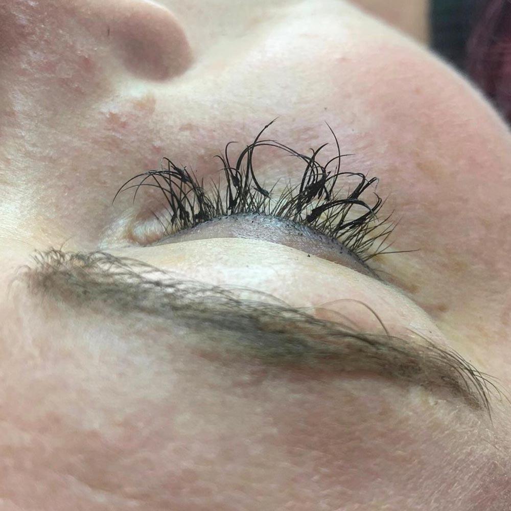 what to do when eyelash extensions hurt because of improper attachment