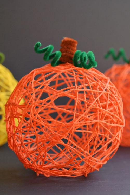 40+ Awesome Pipe Cleaner Crafts - Yarn Pumpkins using Balloons