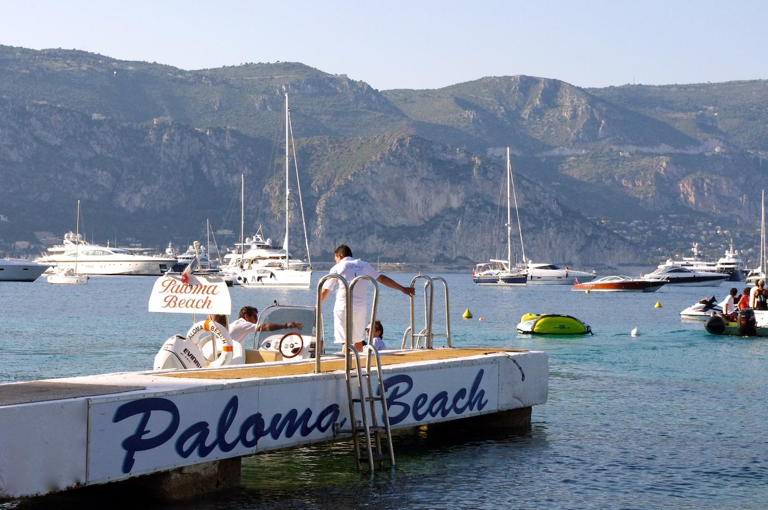 The pontoon at Paloma Beach on Cap Ferrat with taxi boat