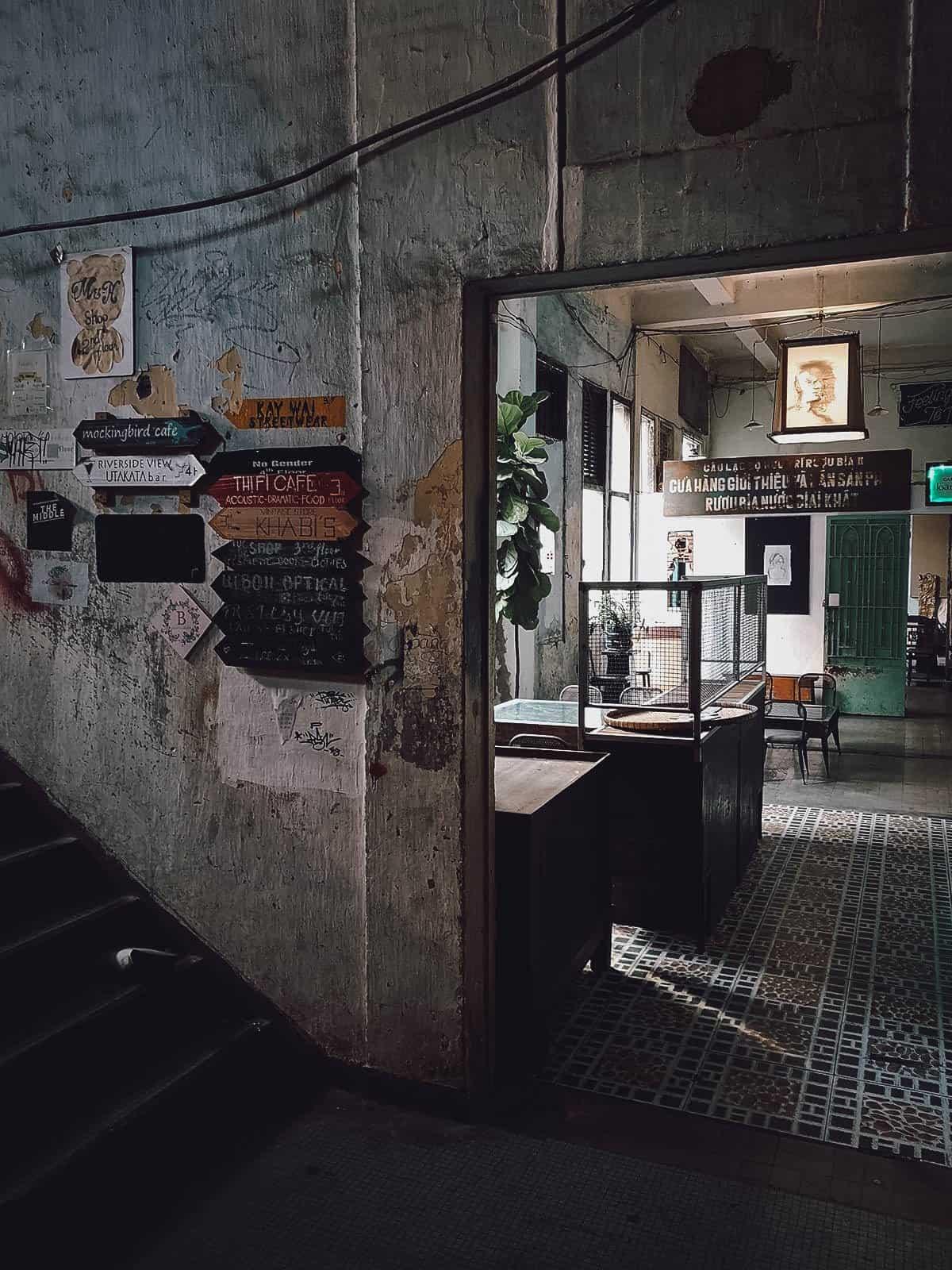 Hallway to Hoang Thi Cafe