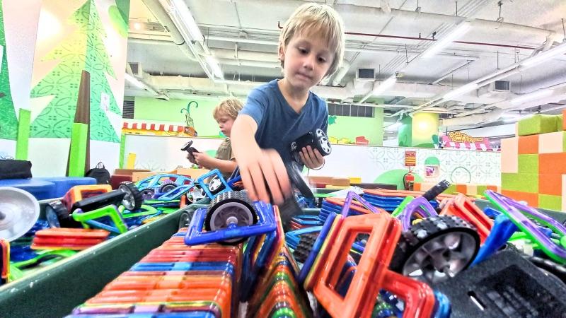 Kidzoona indoor play space bangkok with a toddler