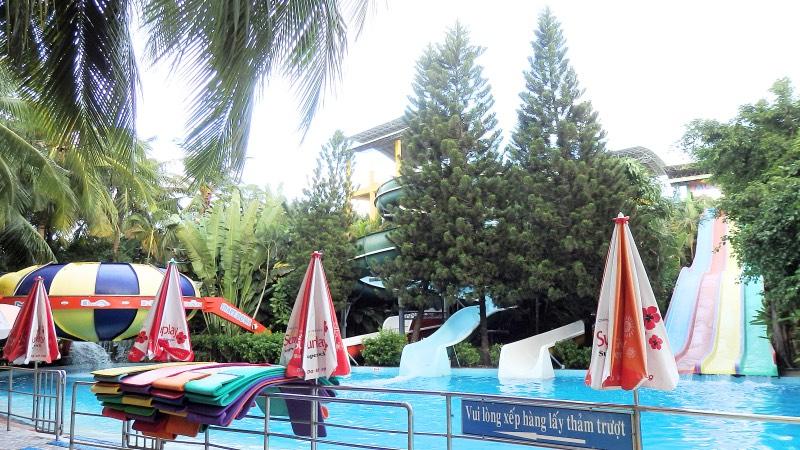 Dam Sen waterpark ho chi Minh slides